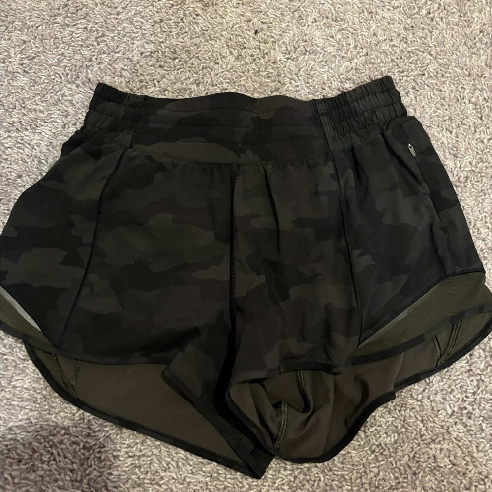 Lululemon camo HR 2.5 shorts size 6